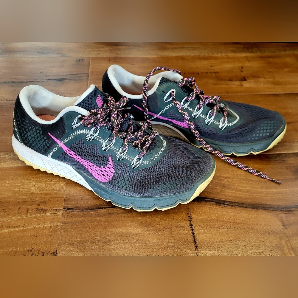 Nike Women's Green and Pink Running Shoes
